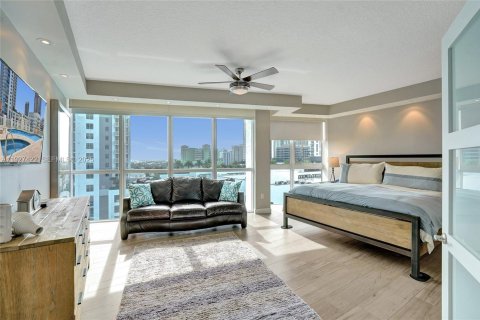 Condo in Fort Lauderdale, Florida, 2 bedrooms  № 2001600 - photo 29