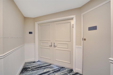 Condo in Fort Lauderdale, Florida, 2 bedrooms  № 2001600 - photo 5