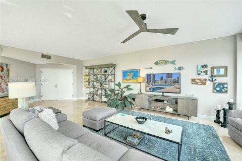 Condo in Fort Lauderdale, Florida, 2 bedrooms  № 2001600 - photo 10