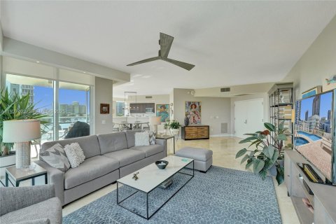 Condo in Fort Lauderdale, Florida, 2 bedrooms  № 2001600 - photo 12