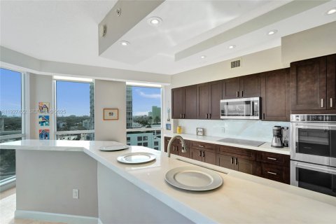 Condo in Fort Lauderdale, Florida, 2 bedrooms  № 2001600 - photo 21