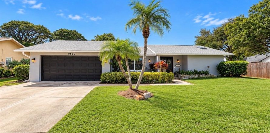 Villa ou maison à Largo, Floride 3 chambres, 179.39 m2 № 2432713