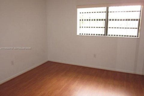 Casa en alquiler en Miami, Florida, 4 dormitorios, 214.05 m2 № 1996922 - foto 9