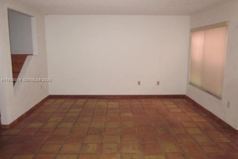 Casa en alquiler en Miami, Florida, 4 dormitorios, 214.05 m2 № 1996922 - foto 10