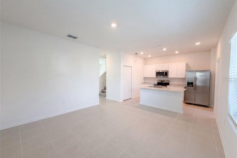 Touwnhouse à vendre à Apopka, Floride: 3 chambres, 163.04 m2 № 2305141 - photo 2