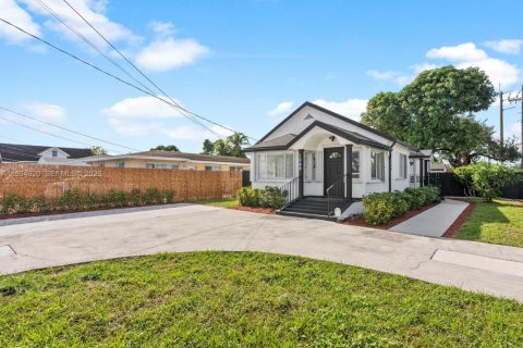 Villa ou maison à vendre à Miami, Floride: 4 chambres, 112.41 m2 № 1998449 - photo 3