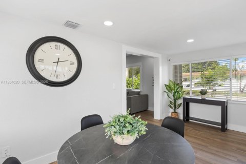 Villa ou maison à vendre à Miami, Floride: 4 chambres, 112.41 m2 № 1998449 - photo 19