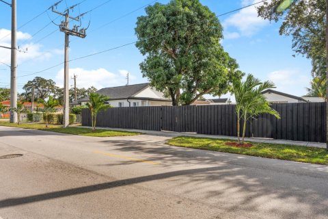 Villa ou maison à vendre à Miami, Floride: 4 chambres, 112.41 m2 № 1998449 - photo 7