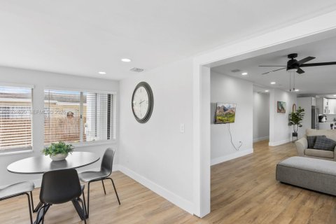 Villa ou maison à vendre à Miami, Floride: 4 chambres, 112.41 m2 № 1998449 - photo 17