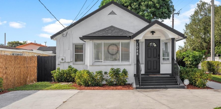 Villa ou maison à Miami, Floride 4 chambres, 112.41 m2 № 1998449