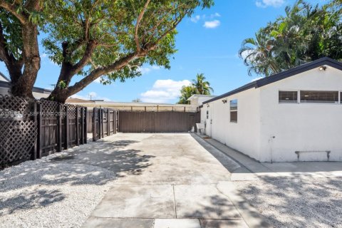 Villa ou maison à vendre à Miami, Floride: 4 chambres, 112.41 m2 № 1998449 - photo 13