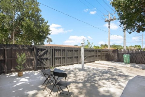 Villa ou maison à vendre à Miami, Floride: 4 chambres, 112.41 m2 № 1998449 - photo 15