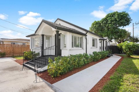 Villa ou maison à vendre à Miami, Floride: 4 chambres, 112.41 m2 № 1998449 - photo 4