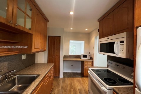 Снять в аренду кондоминиум в Дания-Бич, Флорида 2 спальни, 87.79м2, № 2006128 - фото 4