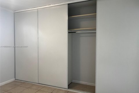 Снять в аренду кондоминиум в Дания-Бич, Флорида 2 спальни, 87.79м2, № 2006128 - фото 18