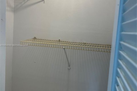 Снять в аренду кондоминиум в Дания-Бич, Флорида 2 спальни, 87.79м2, № 2006128 - фото 25