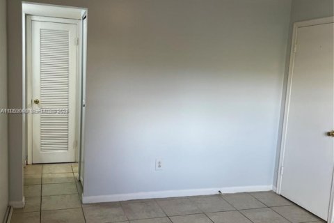 Снять в аренду кондоминиум в Дания-Бич, Флорида 2 спальни, 87.79м2, № 2006128 - фото 14