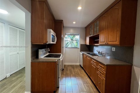 Снять в аренду кондоминиум в Дания-Бич, Флорида 2 спальни, 87.79м2, № 2006128 - фото 2