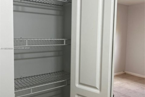 Снять в аренду кондоминиум в Дания-Бич, Флорида 2 спальни, 87.79м2, № 2006128 - фото 22