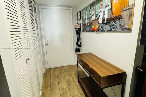 Снять в аренду кондоминиум в Дания-Бич, Флорида 2 спальни, 87.79м2, № 2006128 - фото 6