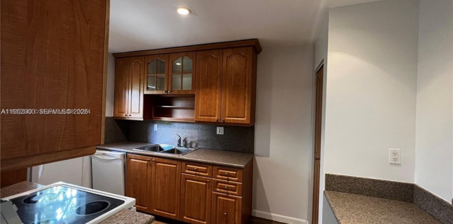 Кондоминиум с 2 спальнями в Дания-Бич, Флорида № 2006128