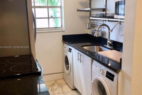 Condominio en venta en Miami Beach, Florida, 1 dormitorio, 42.36 m2 № 1992470 - foto 2