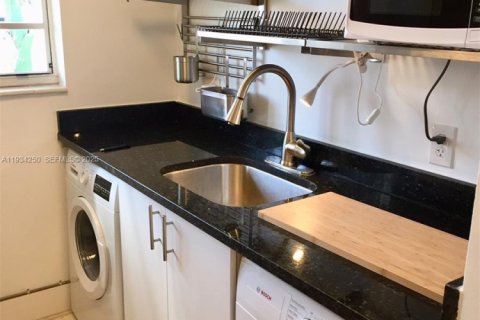 Condominio en venta en Miami Beach, Florida, 1 dormitorio, 42.36 m2 № 1992470 - foto 3