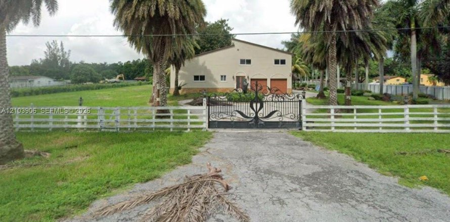 House in Miramar, Florida 5 bedrooms № 2416068