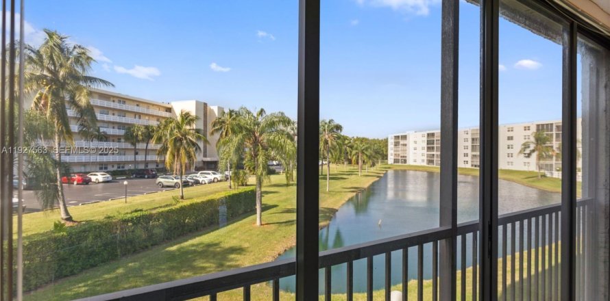 Кондоминиум с 2 спальнями в Дания-Бич, Флорида № 1988364