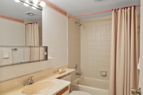 Купить кондоминиум в Дания-Бич, Флорида 2 спальни, 110.55м2, № 1988364 - фото 30