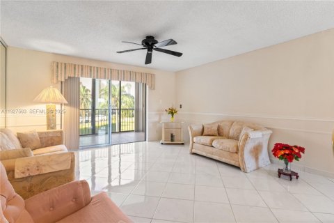 Купить кондоминиум в Дания-Бич, Флорида 2 спальни, 110.55м2, № 1988364 - фото 11