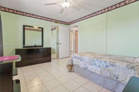 Купить кондоминиум в Дания-Бич, Флорида 2 спальни, 110.55м2, № 1988364 - фото 22