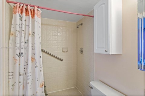 Купить кондоминиум в Дания-Бич, Флорида 2 спальни, 110.55м2, № 1988364 - фото 27