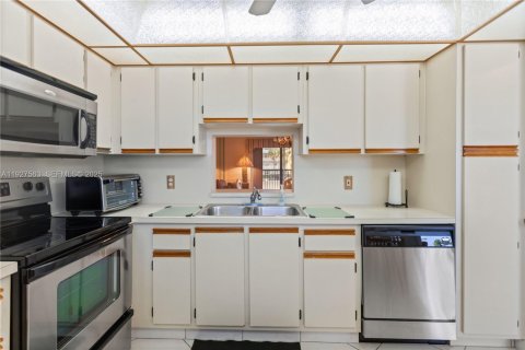 Купить кондоминиум в Дания-Бич, Флорида 2 спальни, 110.55м2, № 1988364 - фото 2