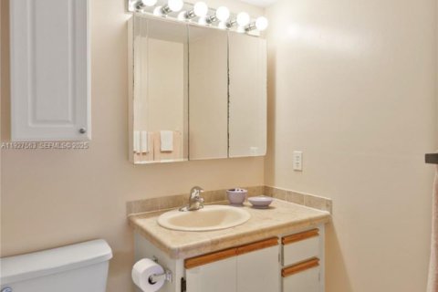 Купить кондоминиум в Дания-Бич, Флорида 2 спальни, 110.55м2, № 1988364 - фото 28