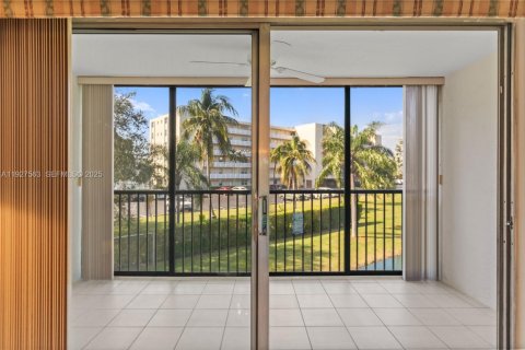 Купить кондоминиум в Дания-Бич, Флорида 2 спальни, 110.55м2, № 1988364 - фото 14