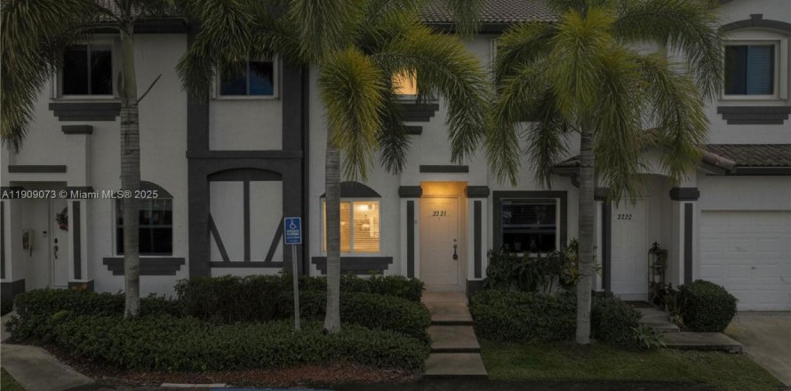 Condominio en Homestead, Florida, 3 dormitorios  № 1975664