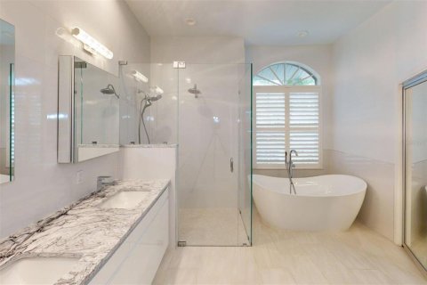 House in Sarasota, Florida 3 bedrooms, 221.48 sq.m. № 2222410 - photo 19