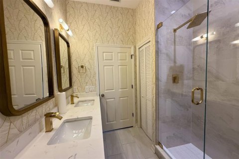 House in Sarasota, Florida 3 bedrooms, 221.48 sq.m. № 2222410 - photo 23