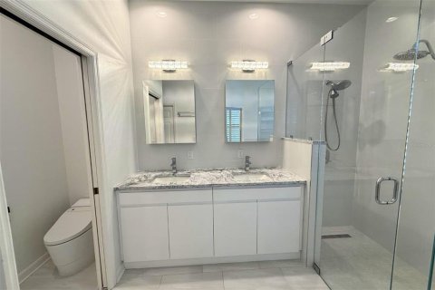 House in Sarasota, Florida 3 bedrooms, 221.48 sq.m. № 2222410 - photo 20