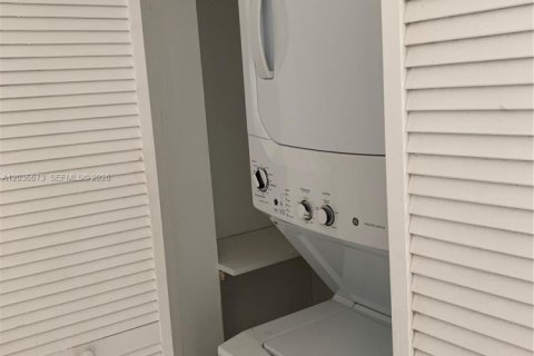 Villa ou maison à louer à Miami, Floride: 3 chambres, 171.96 m2 № 2086064 - photo 18