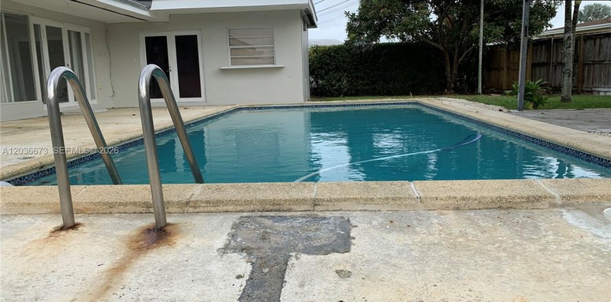 Villa ou maison à Miami, Floride 3 chambres, 171.96 m2 № 2086064
