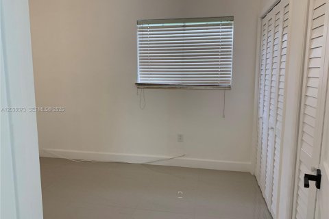 Villa ou maison à louer à Miami, Floride: 3 chambres, 171.96 m2 № 2086064 - photo 14