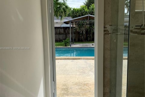 Villa ou maison à louer à Miami, Floride: 3 chambres, 171.96 m2 № 2086064 - photo 12