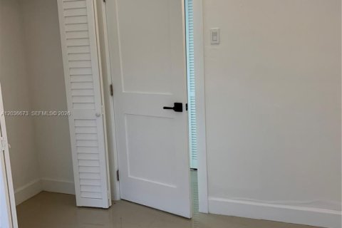 Villa ou maison à louer à Miami, Floride: 3 chambres, 171.96 m2 № 2086064 - photo 17