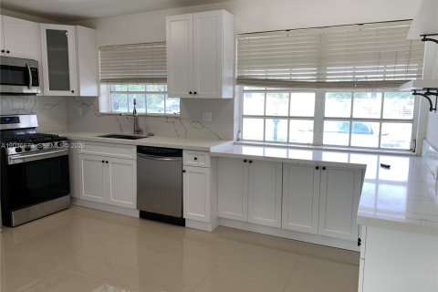 Villa ou maison à louer à Miami, Floride: 3 chambres, 171.96 m2 № 2086064 - photo 7