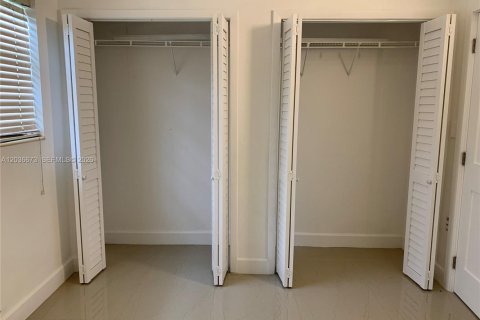 Villa ou maison à louer à Miami, Floride: 3 chambres, 171.96 m2 № 2086064 - photo 15