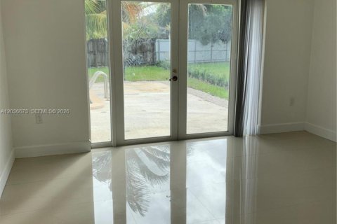 Villa ou maison à louer à Miami, Floride: 3 chambres, 171.96 m2 № 2086064 - photo 4