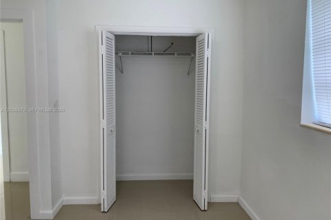 Villa ou maison à louer à Miami, Floride: 3 chambres, 171.96 m2 № 2086064 - photo 19