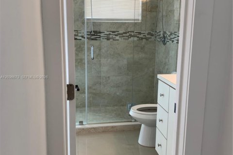 Villa ou maison à louer à Miami, Floride: 3 chambres, 171.96 m2 № 2086064 - photo 9